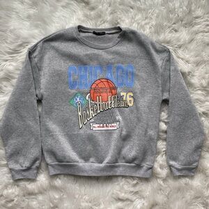 Medium Chicago Basketball Graphic Crewneck
